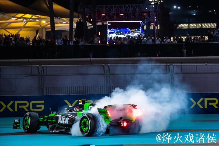 踏上巅峰:回顾F1现代冠军之争